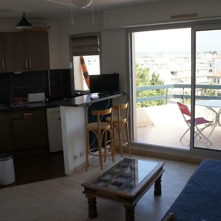 Le Montana Apartment ฌวง-เลส์-แป็งส์ ภายนอก รูปภาพ
