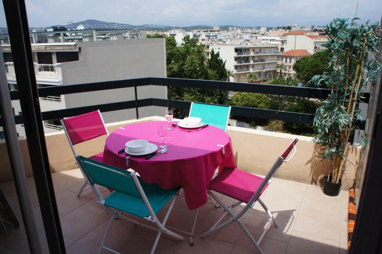 Le Montana Apartment ฌวง-เลส์-แป็งส์ ภายนอก รูปภาพ