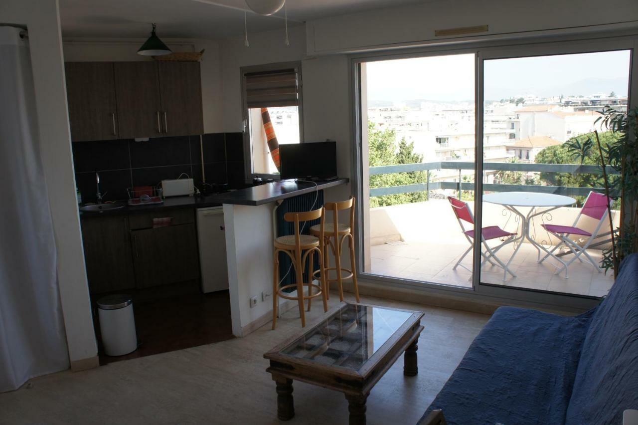Le Montana Apartment ฌวง-เลส์-แป็งส์ ภายนอก รูปภาพ