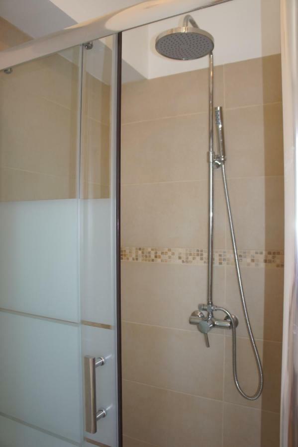 Le Montana Apartment ฌวง-เลส์-แป็งส์ ภายนอก รูปภาพ